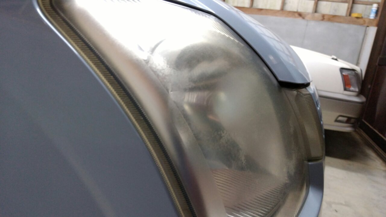 ヘッドライトフィルムおすすめは 紫外線対策に効果的 車の綺麗を求めて