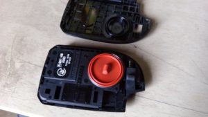 車のキーレスの電池切れ 5分で楽々自分で交換できますよ 車の綺麗を求めて 車のキーレスの電池切れ 5分で楽々自分で交換できますよ 車の綺麗を求めて